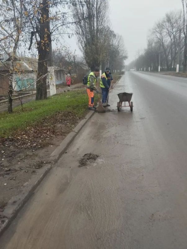 Коммунальные службы проводят работы на территории города Коммунальные службы проводят работы на территории города