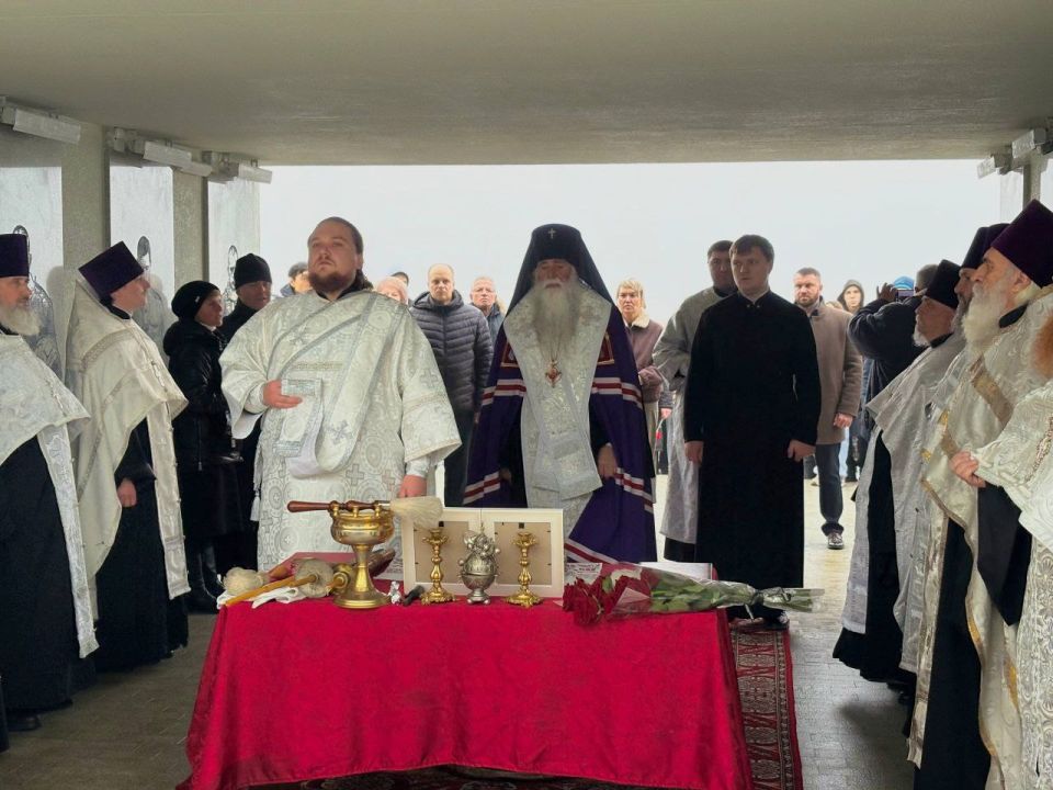 В Красном Луче освящён обновлённый Мемориальный комплекс боевой славы на реке Миус В Красном Луче освящён обновлённый Мемориальный комплекс боевой славы на реке Миус