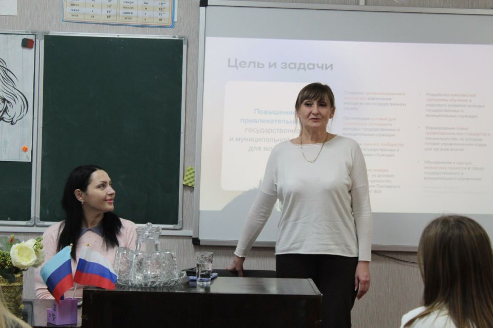 Юлия Кожухарь: В Рыбянцевской средней школе Новопсковского муниципального округа состоялась встреча в рамках проекта "ГосСтарт.Диалог" Юлия Кожухарь: В Рыбянцевской средней школе Новопсковского муниципального округа состоялась встреча в рамках проекта "ГосСтарт.Диалог"