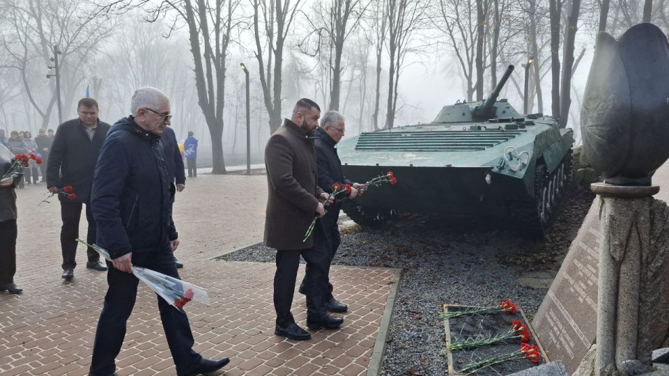 28 ноября состоялось официальное открытие парковой зоны между 2-м и 3-м микрорайонами города Красный Луч, в котором приняли участие Председатель Совета городского округа Джан Погодин-Новиков, заместитель председателя Сергей... 28 ноября состоялось официальное открытие парковой зоны между 2-м и 3-м микрорайонами города Красный Луч, в котором приняли участие Председатель Совета городского округа Джан Погодин-Новиков, заместитель председателя Сергей...