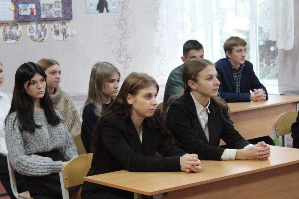 Юлия Кожухарь: В Рыбянцевской средней школе Новопсковского муниципального округа состоялась встреча в рамках проекта "ГосСтарт.Диалог" Юлия Кожухарь: В Рыбянцевской средней школе Новопсковского муниципального округа состоялась встреча в рамках проекта "ГосСтарт.Диалог"