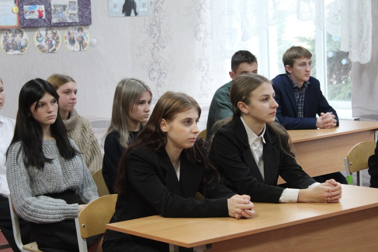 Юлия Кожухарь: В Рыбянцевской средней школе Новопсковского муниципального округа состоялась встреча в рамках проекта "ГосСтарт.Диалог" Юлия Кожухарь: В Рыбянцевской средней школе Новопсковского муниципального округа состоялась встреча в рамках проекта "ГосСтарт.Диалог"