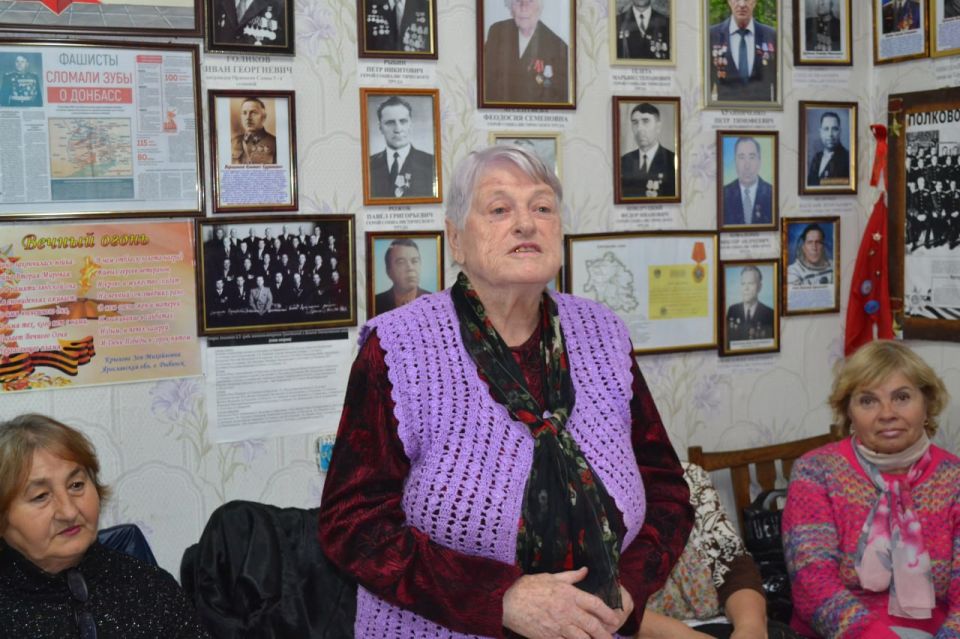 Лутугинские единороссы поздравили с Днём матери жительниц Лутугинского муниципального округа Лутугинские единороссы поздравили с Днём матери жительниц Лутугинского муниципального округа