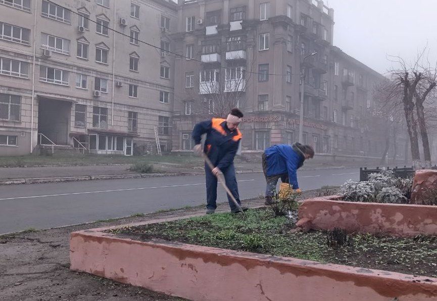 Коммунальные службы проводят работы на территории города Коммунальные службы проводят работы на территории города