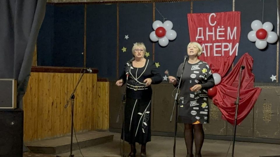В посёлке Северный День матери отметили праздничным концертом В посёлке Северный День матери отметили праздничным концертом