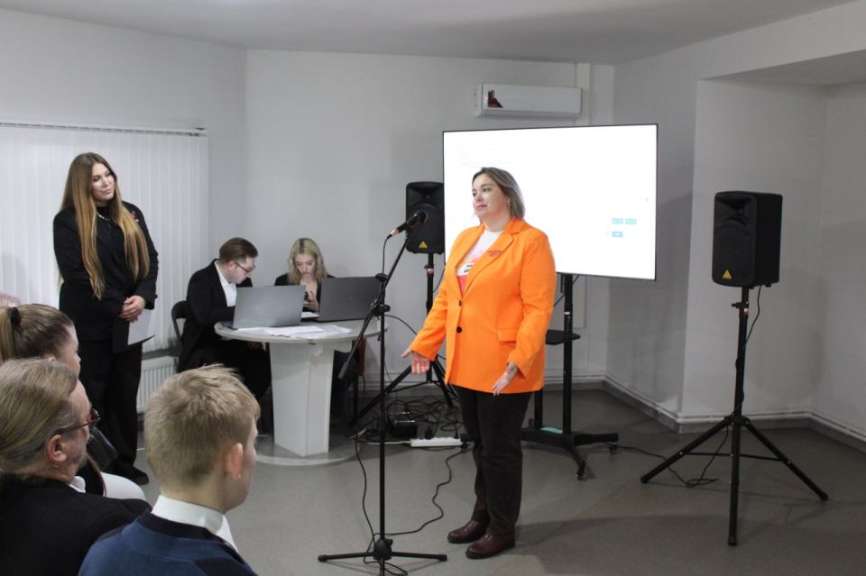 В Краснодоне состоялась конференция, организованная местным отделением Общероссийского движения детей и молодежи «Движение первых» и центром молодежных инициатив «Гравитация» В Краснодоне состоялась конференция, организованная местным отделением Общероссийского движения детей и молодежи «Движение первых» и центром молодежных инициатив «Гравитация»