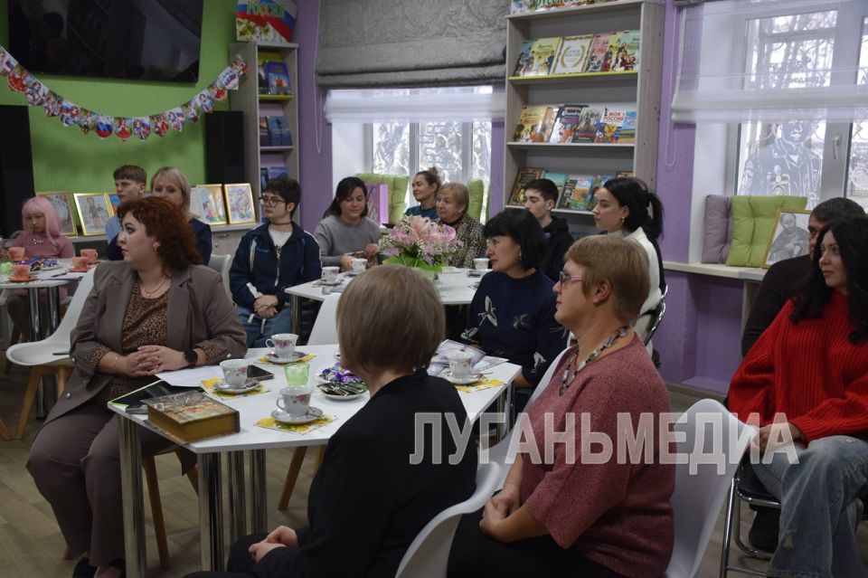 В Стаханове состоялась презентация сборника поэтессы Марии Щировой В Стаханове состоялась презентация сборника поэтессы Марии Щировой