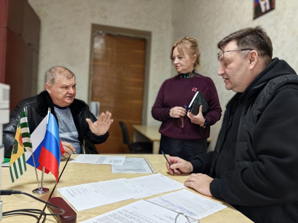 В городе Рубежное прошел прием граждан в общественной приемной Главы Республики В городе Рубежное прошел прием граждан в общественной приемной Главы Республики