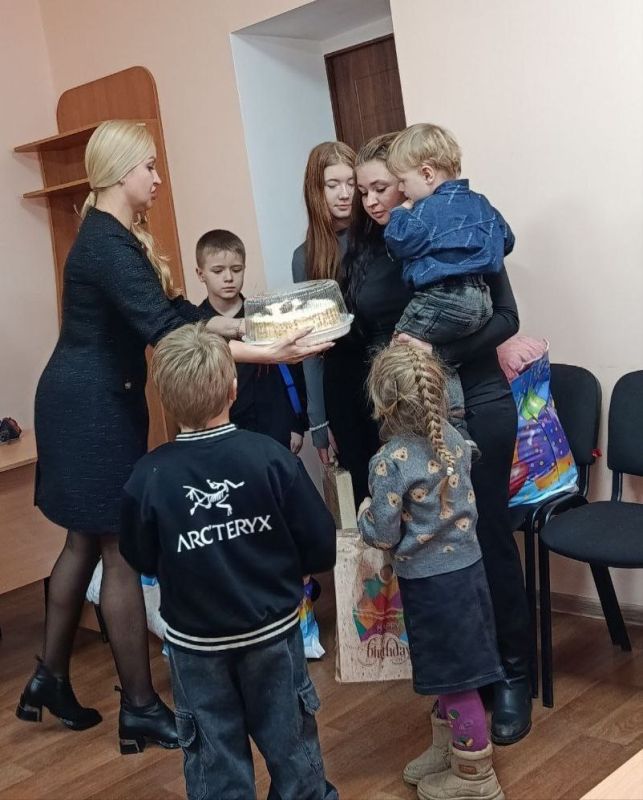 Андрей Рубанцов: В Ровеньках прошло чествование многодетных матерей Андрей Рубанцов: В Ровеньках прошло чествование многодетных матерей