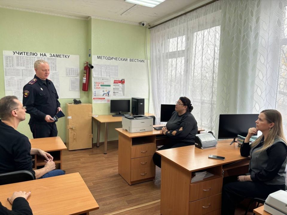 Месячник правовых знаний в Ровеньковской школе №3 Месячник правовых знаний в Ровеньковской школе №3