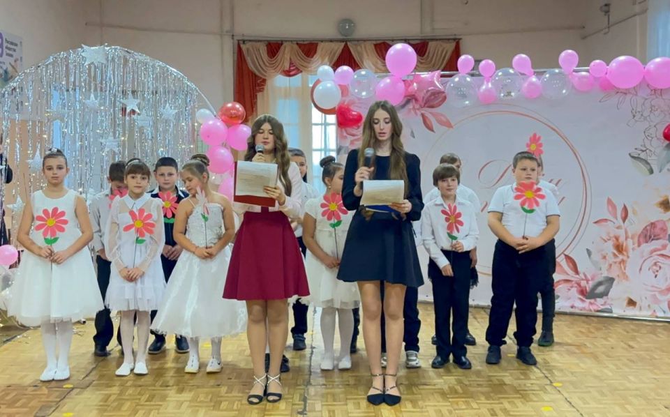Сердечное признание: Праздничный концерт ко Дню матери в Ровеньковской школе № 12 Сердечное признание: Праздничный концерт ко Дню матери в Ровеньковской школе № 12