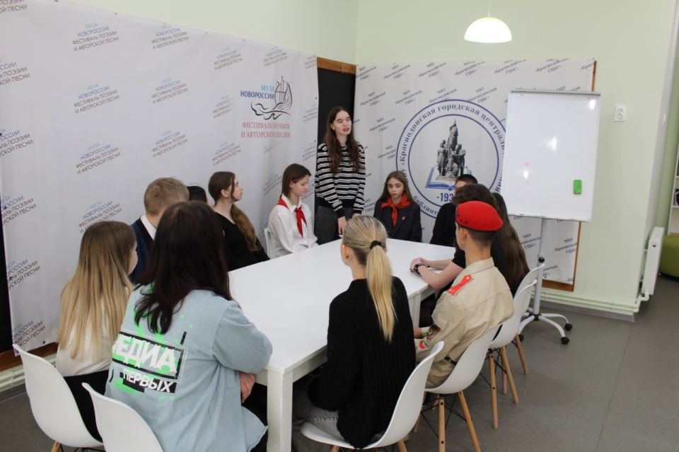 В Краснодоне состоялась конференция, организованная местным отделением Общероссийского движения детей и молодежи «Движение первых» и центром молодежных инициатив «Гравитация» В Краснодоне состоялась конференция, организованная местным отделением Общероссийского движения детей и молодежи «Движение первых» и центром молодежных инициатив «Гравитация»