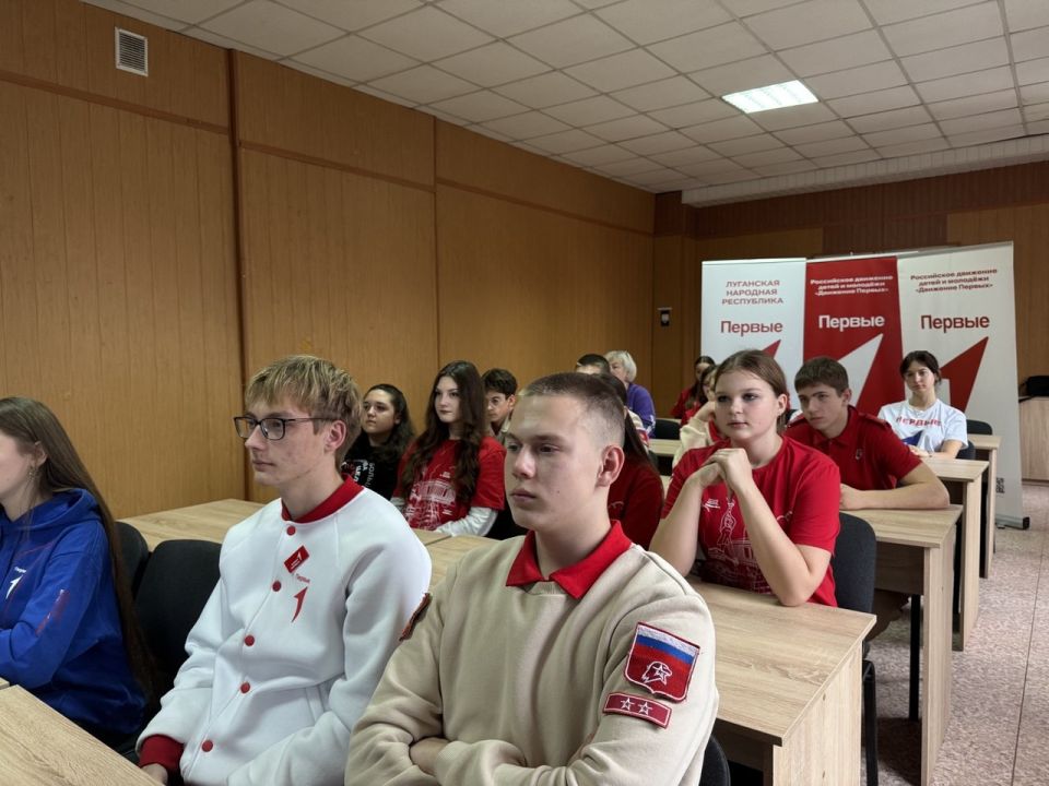 В Стаханове состоялся телемост в рамках проекта “Мост дружбы: Омск-Стаханов” В Стаханове состоялся телемост в рамках проекта “Мост дружбы: Омск-Стаханов”