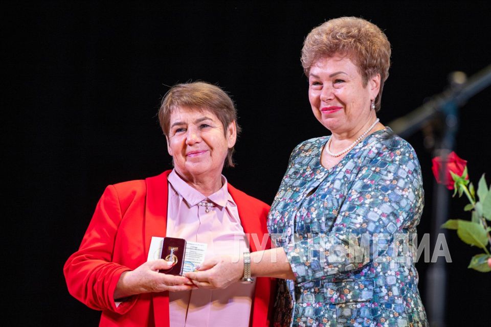 В Луганске состоялось торжественное мероприятие, посвященное Дню матери В Луганске состоялось торжественное мероприятие, посвященное Дню матери