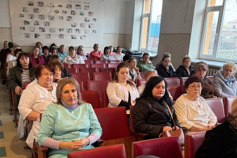 Сотрудники ОГИБДД ОМВД России «Свердловский» посетили городскую детскую больницу