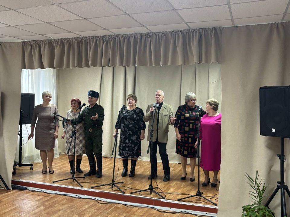 В селе Великий Суходол в клубе прошло трогательное и душевное празднование Дня матери, которое оставило яркие и теплые впечатления у всех присутствующих В селе Великий Суходол в клубе прошло трогательное и душевное празднование Дня матери, которое оставило яркие и теплые впечатления у всех присутствующих