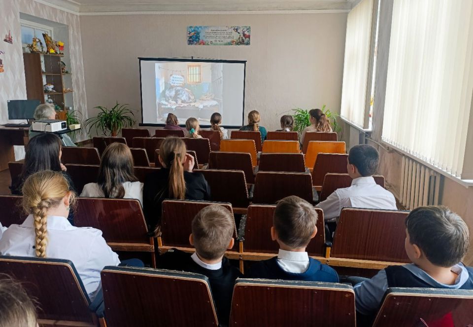 Сегодняшний день в Ровеньковском детском экологическом центре был посвящен важной теме – правовым знаниям Сегодняшний день в Ровеньковском детском экологическом центре был посвящен важной теме – правовым знаниям