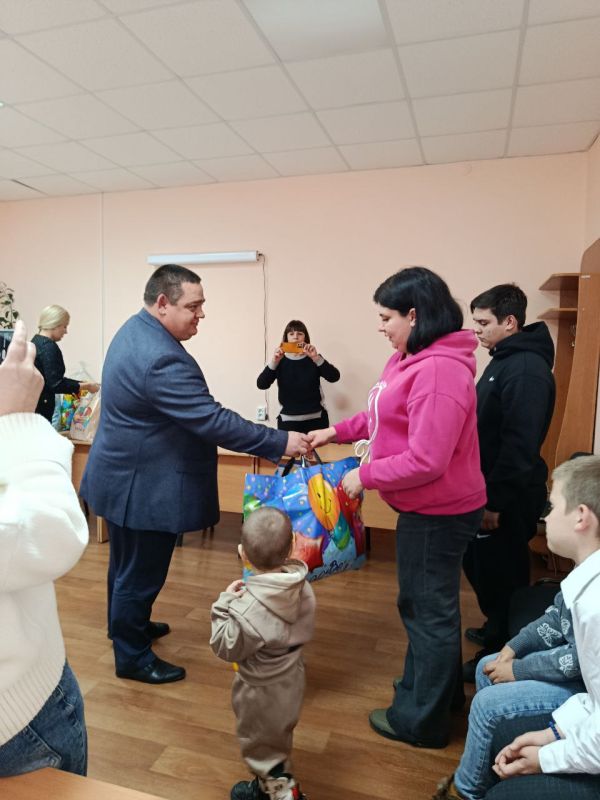 Андрей Рубанцов: В Ровеньках прошло чествование многодетных матерей Андрей Рубанцов: В Ровеньках прошло чествование многодетных матерей