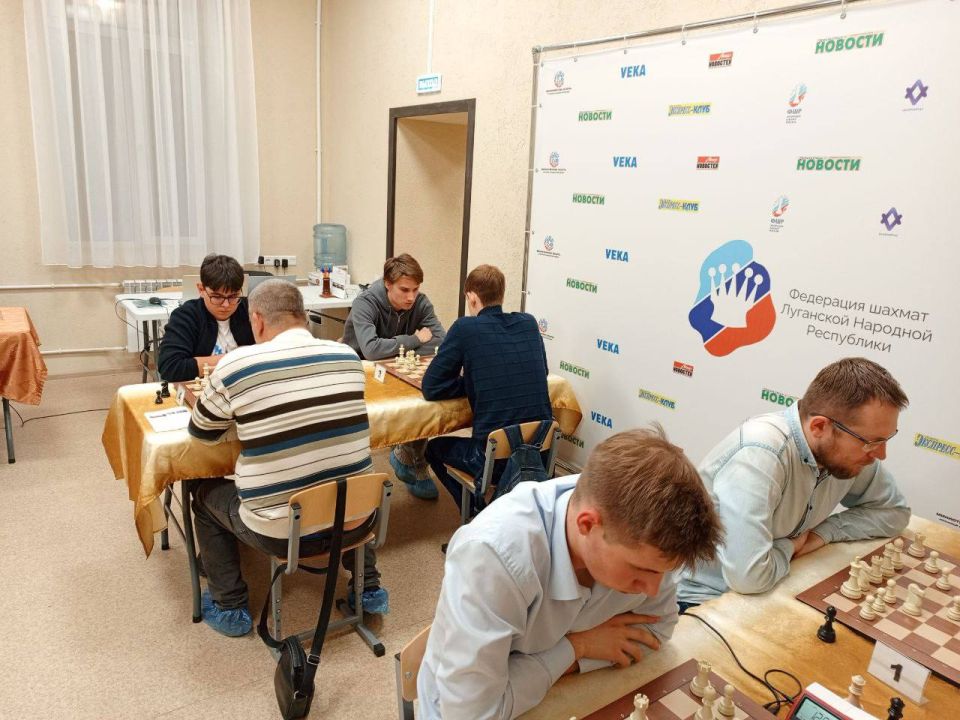 19 населённых пунктов РФ, кто бы мог подумать! А 98 игроков в двух турнирах? Это рекорд! Год назад было 80. Турниры по быстрым шахматам в рамках традиционного луганского фестиваля «Связь поколений» завершены 19 населённых пунктов РФ, кто бы мог подумать! А 98 игроков в двух турнирах? Это рекорд! Год назад было 80. Турниры по быстрым шахматам в рамках традиционного луганского фестиваля «Связь поколений» завершены