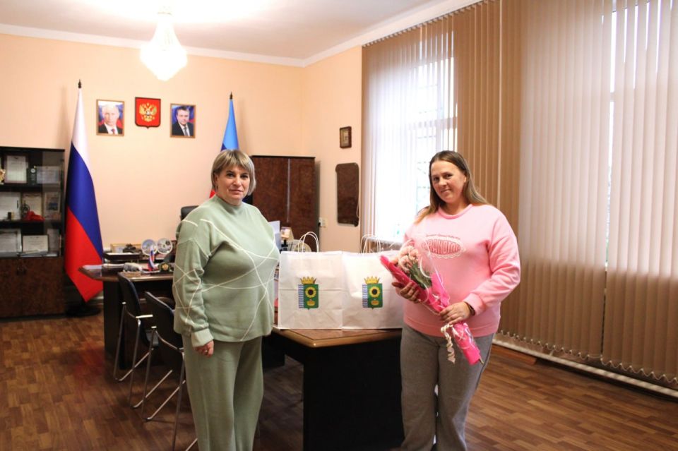 В Администрации Белокуракинского муниципального округа состоялась рабочая встреча главы округа Ольги Кучерявой и активиста АНО «Комитет семей воинов Отечества» с супругой участника СВО В Администрации Белокуракинского муниципального округа состоялась рабочая встреча главы округа Ольги Кучерявой и активиста АНО «Комитет семей воинов Отечества» с супругой участника СВО