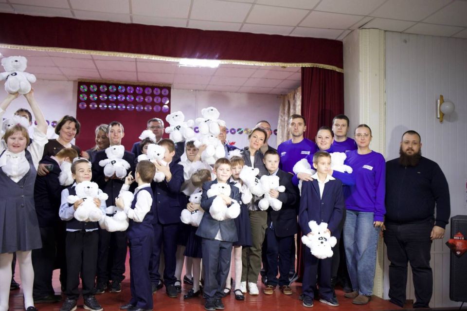 Молодая Гвардия Единой России в составе Гумштаба помогла Ровеньковскому дому-интернату для людей с особыми потребностями Молодая Гвардия Единой России в составе Гумштаба помогла Ровеньковскому дому-интернату для людей с особыми потребностями