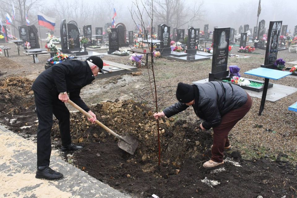 Сергей Колягин: Недавно вместе с председателем Совета городского округа Светланой Пшеничниковой провели выездную встречу с членами семей погибших участников боевых действий Сергей Колягин: Недавно вместе с председателем Совета городского округа Светланой Пшеничниковой провели выездную встречу с членами семей погибших участников боевых действий