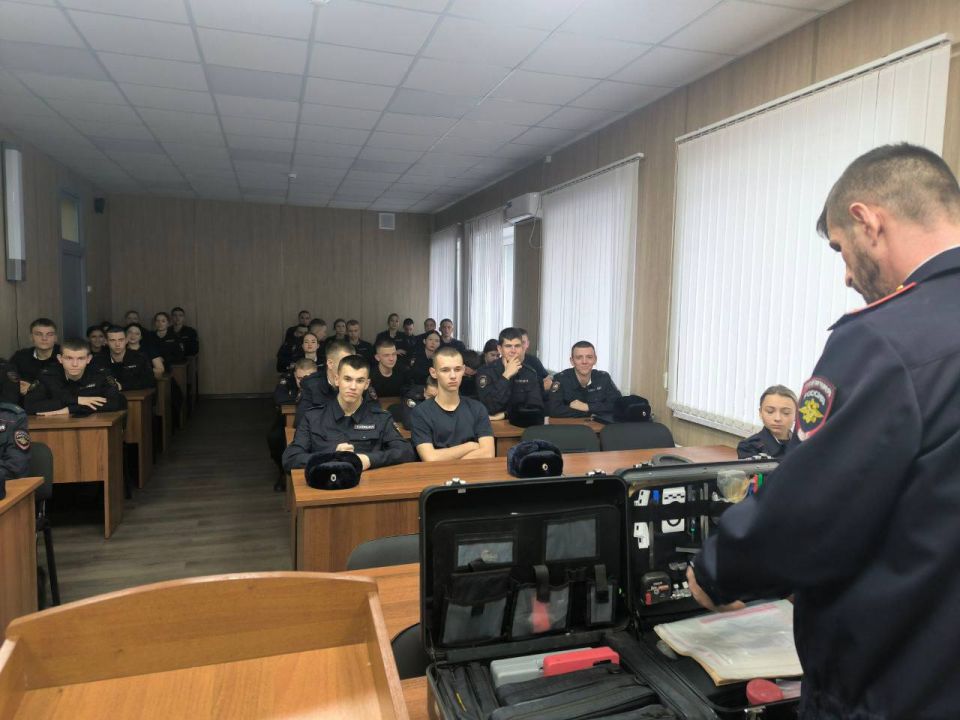 111111 В ведомственном вузе прошла встреча курсантов и представителя регионального МВД – говорили о взрывных устройствах и личной безопасности 111111 В ведомственном вузе прошла встреча курсантов и представителя регионального МВД – говорили о взрывных устройствах и личной безопасности