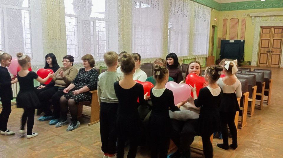 В Ровеньках прошли мероприятия, приуроченные Дню матери В Ровеньках прошли мероприятия, приуроченные Дню матери