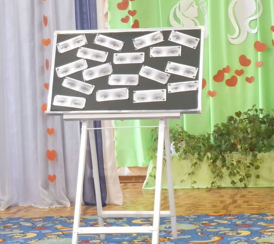 В Краснолучском ясли-саду № 40 «Яблонька» состоялся праздничный концерт «Все начинается с мамы» В Краснолучском ясли-саду № 40 «Яблонька» состоялся праздничный концерт «Все начинается с мамы»
