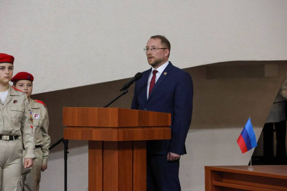 Сегодня на базе музея «Молодой Гвардии» в Краснодоне состоялось историческое событие — четырехстороннее подписание соглашения о сотрудничестве между Министерством культуры ЛНР и Министерствами культуры Донецкой Народной... Сегодня на базе музея «Молодой Гвардии» в Краснодоне состоялось историческое событие — четырехстороннее подписание соглашения о сотрудничестве между Министерством культуры ЛНР и Министерствами культуры Донецкой Народной...