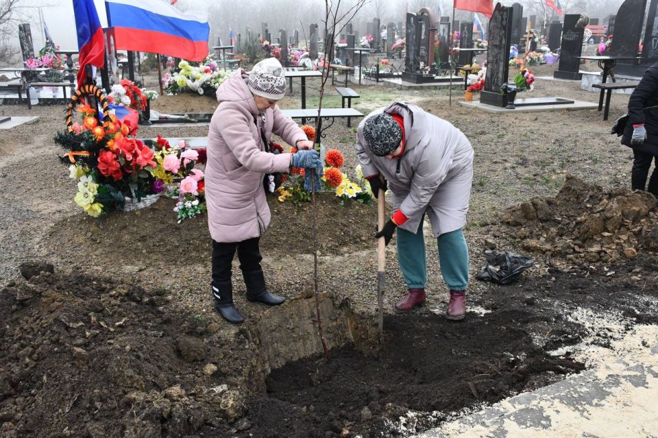 Сергей Колягин: Недавно вместе с председателем Совета городского округа Светланой Пшеничниковой провели выездную встречу с членами семей погибших участников боевых действий Сергей Колягин: Недавно вместе с председателем Совета городского округа Светланой Пшеничниковой провели выездную встречу с членами семей погибших участников боевых действий