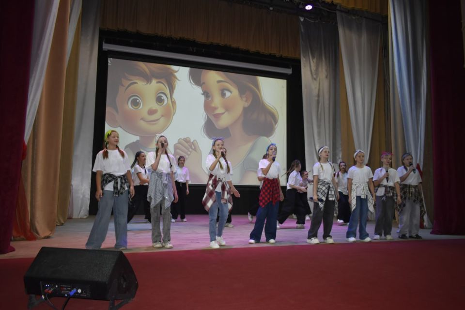 В Перевальске прошел концерт ко Дню матери В Перевальске прошел концерт ко Дню матери