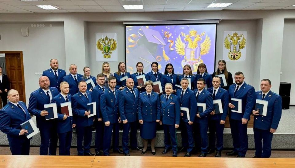 Прокурор Луганской Народной Республики Глеб Михайлов принял участие в торжественном вручении дипломов о высшем образовании первым выпускникам магистратуры заочной формы обучения Луганского юридического института (филиала)...