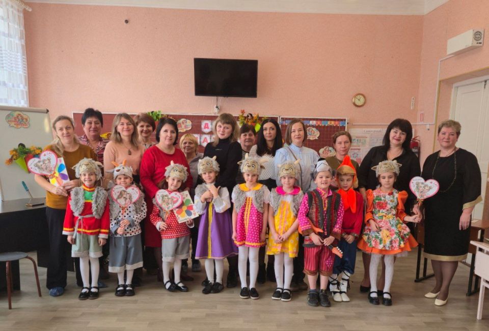 В Ровеньках прошли мероприятия, приуроченные Дню матери В Ровеньках прошли мероприятия, приуроченные Дню матери