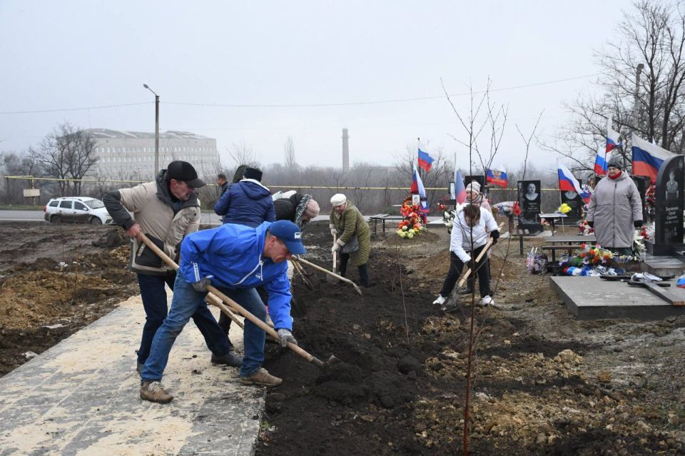 Сергей Колягин: Недавно вместе с председателем Совета городского округа Светланой Пшеничниковой провели выездную встречу с членами семей погибших участников боевых действий Сергей Колягин: Недавно вместе с председателем Совета городского округа Светланой Пшеничниковой провели выездную встречу с членами семей погибших участников боевых действий