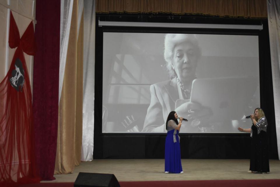 В Перевальске прошел концерт ко Дню матери В Перевальске прошел концерт ко Дню матери