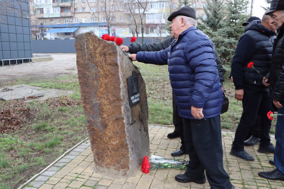 Евгений Бондарь: В Лутугино почтили участников ликвидации аварии на Чернобыльской АЭС Евгений Бондарь: В Лутугино почтили участников ликвидации аварии на Чернобыльской АЭС