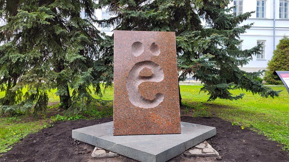 29 ноября. 1943. В Тегеране Сталин принимает церемониальный меч, выкованный по специальному указу короля Великобритании Георга VI в знак восхищения британского народа мужеством советских защитников Сталинграда 1941 29 ноября. 1943. В Тегеране Сталин принимает церемониальный меч, выкованный по специальному указу короля Великобритании Георга VI в знак восхищения британского народа мужеством советских защитников Сталинграда 1941