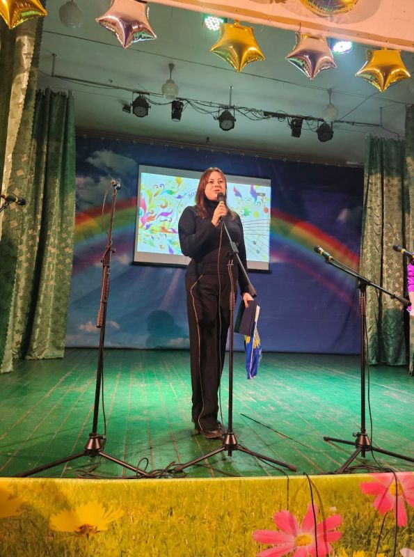 Галина Дуброва: Вместе с депутатом Станично-Луганского муниципалитета Сергеем Кулагиным посетили Станично-Луганский Дом культуры, который сегодня отмечает 85-летие Галина Дуброва: Вместе с депутатом Станично-Луганского муниципалитета Сергеем Кулагиным посетили Станично-Луганский Дом культуры, который сегодня отмечает 85-летие