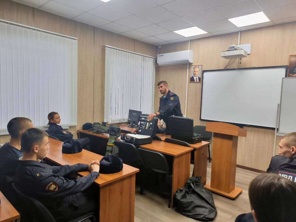111111 В ведомственном вузе прошла встреча курсантов и представителя регионального МВД – говорили о взрывных устройствах и личной безопасности 111111 В ведомственном вузе прошла встреча курсантов и представителя регионального МВД – говорили о взрывных устройствах и личной безопасности