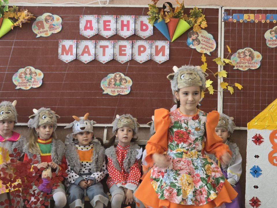 В Ровеньках прошли мероприятия, приуроченные Дню матери В Ровеньках прошли мероприятия, приуроченные Дню матери