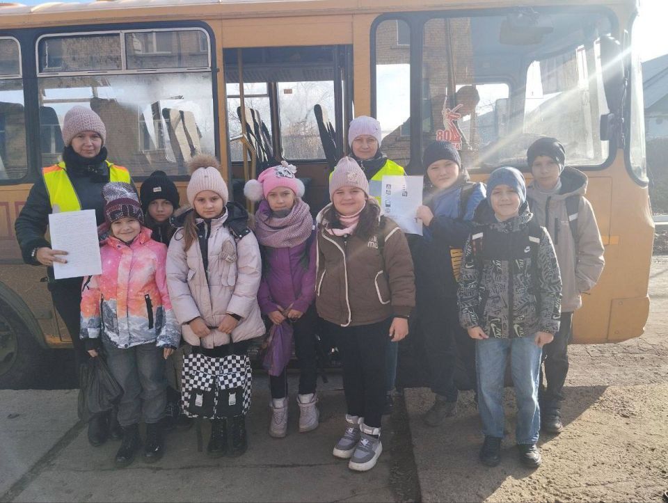 Сотрудники ОГИБДД ОМВД России «Свердловский» и «Краснолучский» совместно с представителями родительского патруля