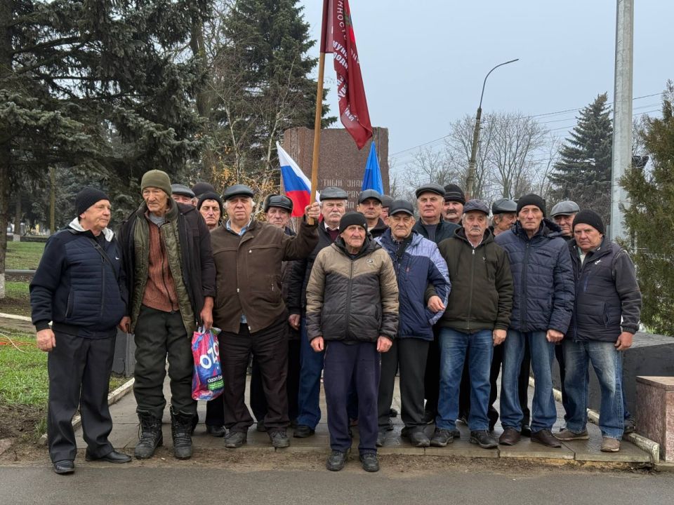 Митинг-возложение: в Марковском округе почтили подвиг ликвидаторов Чернобыльской катастрофы Митинг-возложение: в Марковском округе почтили подвиг ликвидаторов Чернобыльской катастрофы