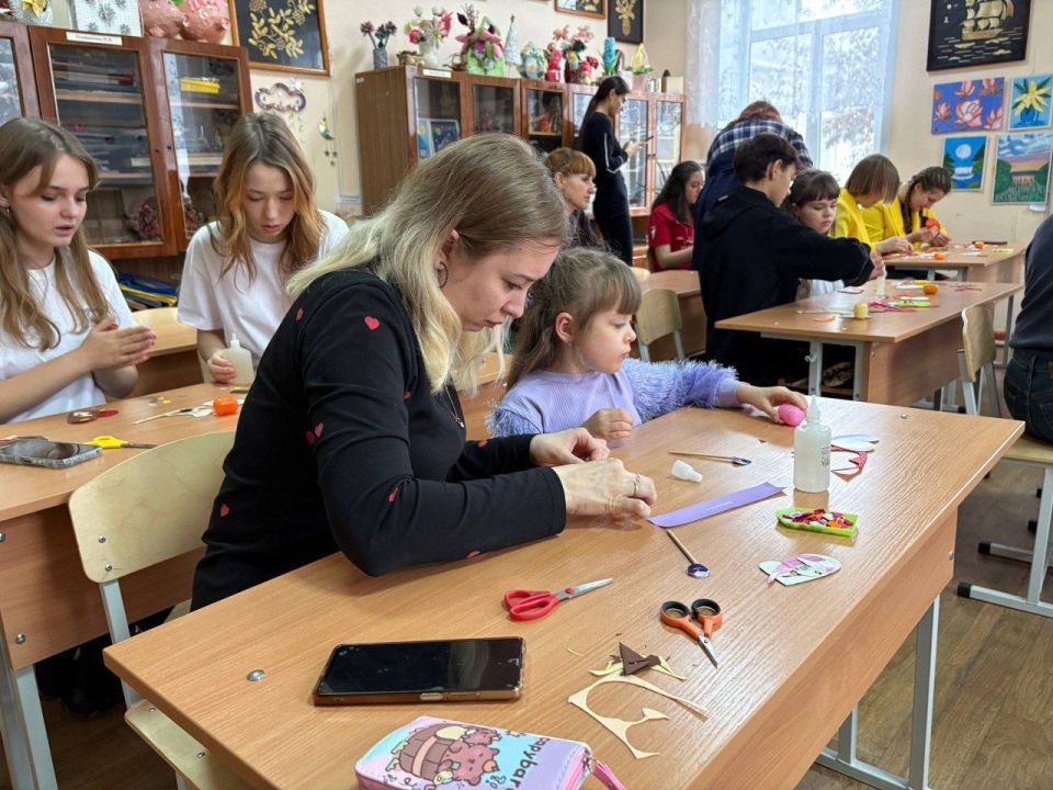 В Стаханове накануне Дня матери при поддержке Движения Первых прошёл форум семейных сообществ «Родные - Любимые» В Стаханове накануне Дня матери при поддержке Движения Первых прошёл форум семейных сообществ «Родные - Любимые»