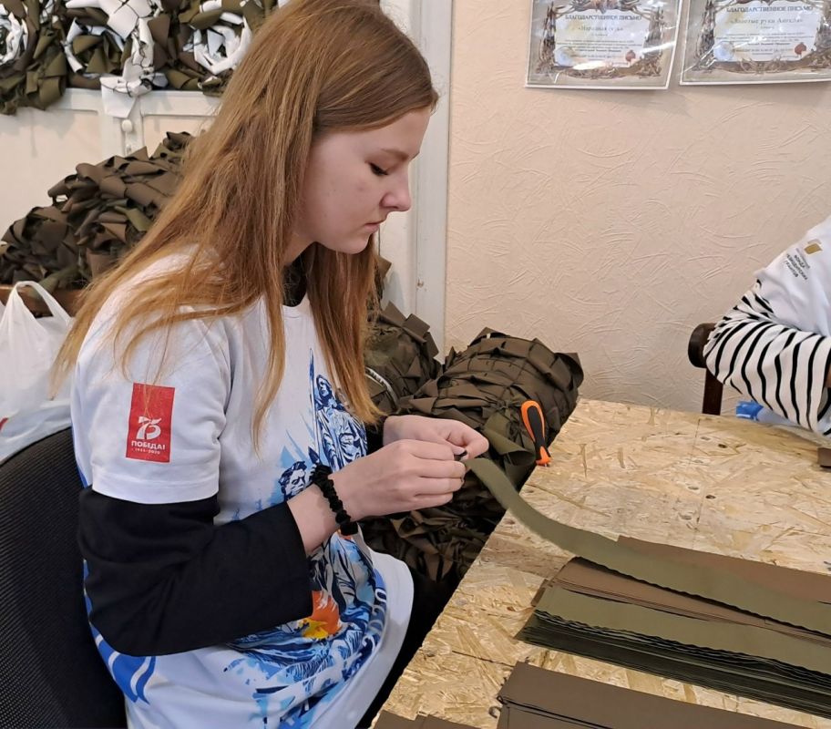 В рамках специального формата «Помощь СВО» проекта «#МЫВМЕСТЕ — месяц добрых дней» активисты Добро.Центра, волонтёры Победы на базе волонтерского движения «Золотые руки Ангела», объединились для важного дела — плетения...