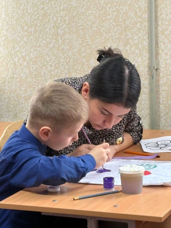 В Стаханове накануне Дня матери при поддержке Движения Первых прошёл форум семейных сообществ «Родные - Любимые» В Стаханове накануне Дня матери при поддержке Движения Первых прошёл форум семейных сообществ «Родные - Любимые»