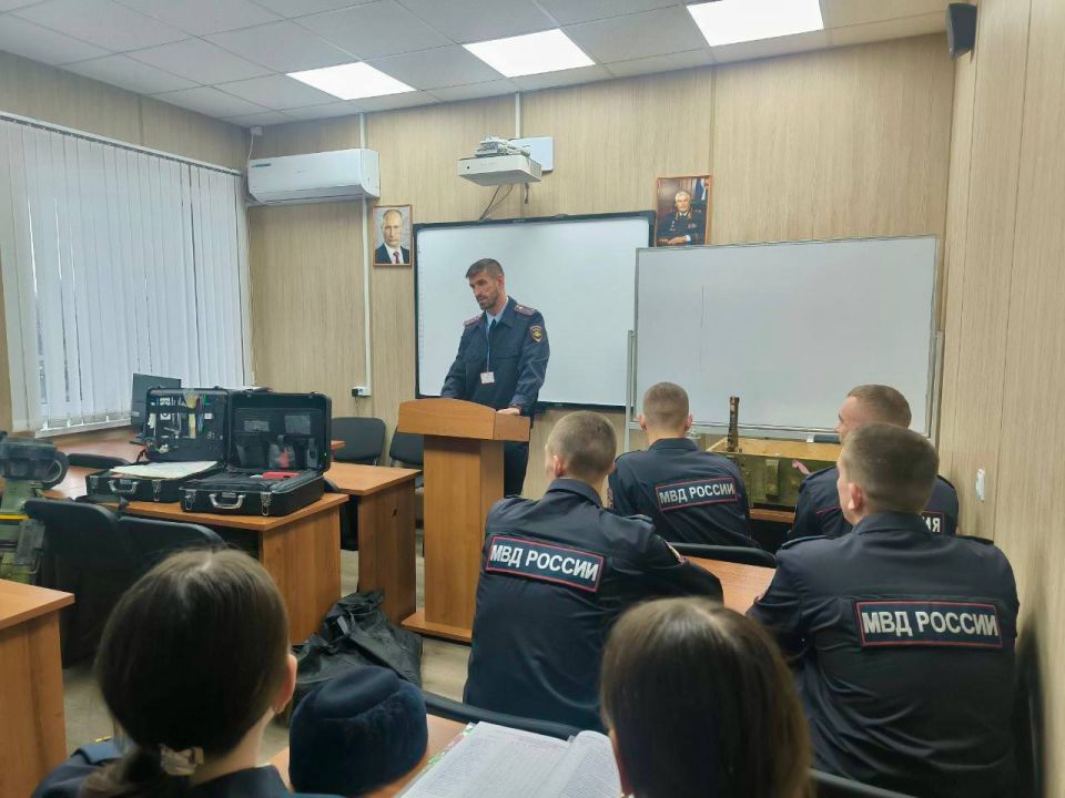 111111 В ведомственном вузе прошла встреча курсантов и представителя регионального МВД – говорили о взрывных устройствах и личной безопасности 111111 В ведомственном вузе прошла встреча курсантов и представителя регионального МВД – говорили о взрывных устройствах и личной безопасности