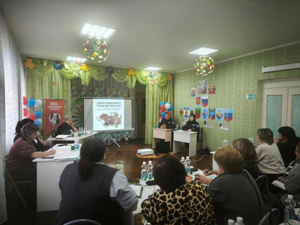 В Марковке и Свердловске сотрудники Госавтоинспекции встретились с педагогами и заведующими детскими садами В Марковке и Свердловске сотрудники Госавтоинспекции встретились с педагогами и заведующими детскими садами