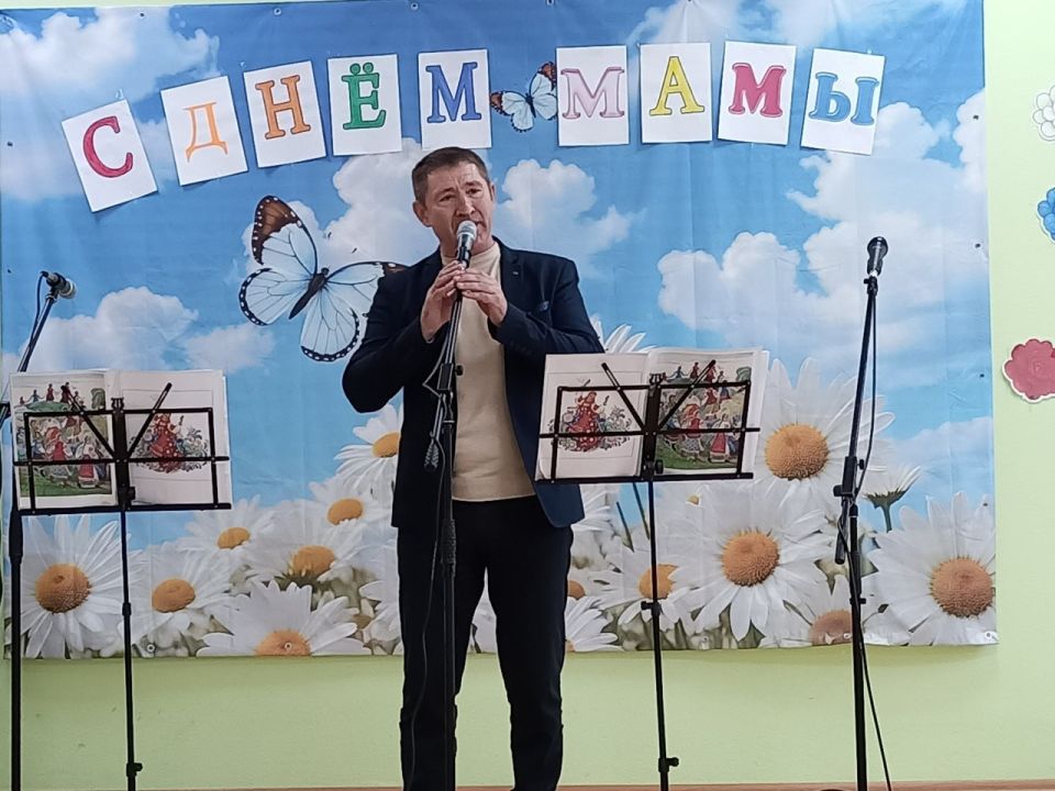 Концерт в честь самых дорогих: в селе Стрельцовка отметили День матери Концерт в честь самых дорогих: в селе Стрельцовка отметили День матери