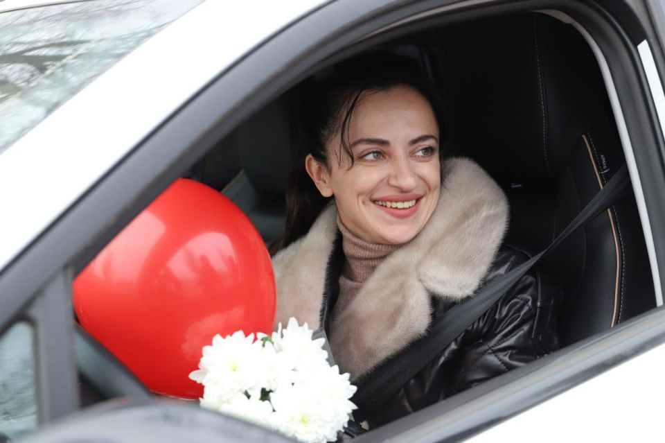 Госавтоинспекция поздравила женщин-водителей с Днём матери Госавтоинспекция поздравила женщин-водителей с Днём матери